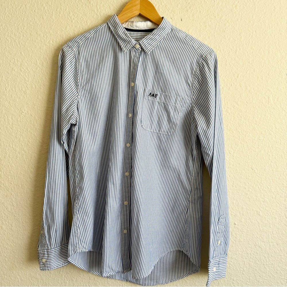 Abercrombie & Fitch woman’s Blue Striped Button Down Shirt-size M